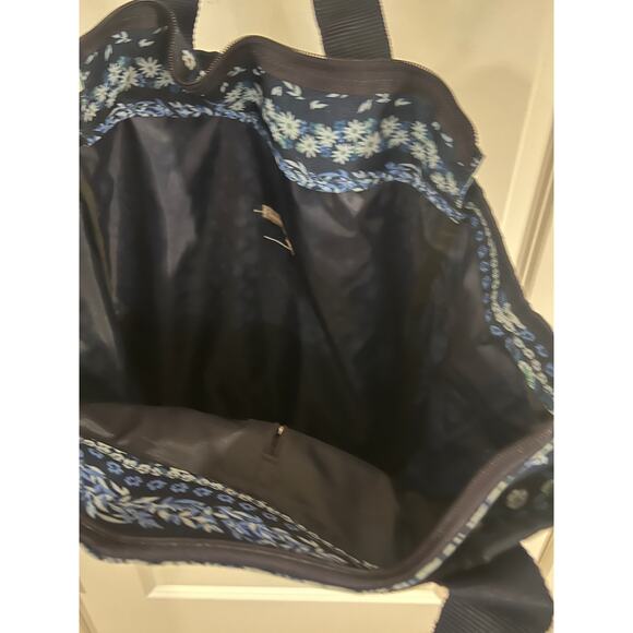 Women's Polyester Floral Rolling Tote Bag blue and white floral new - Picture 3 of 3